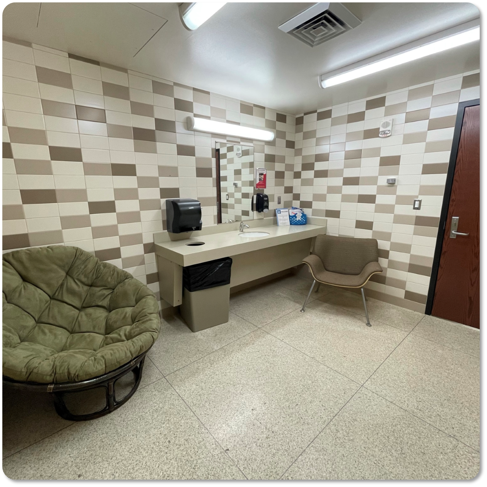 Sink and chair in lactation room