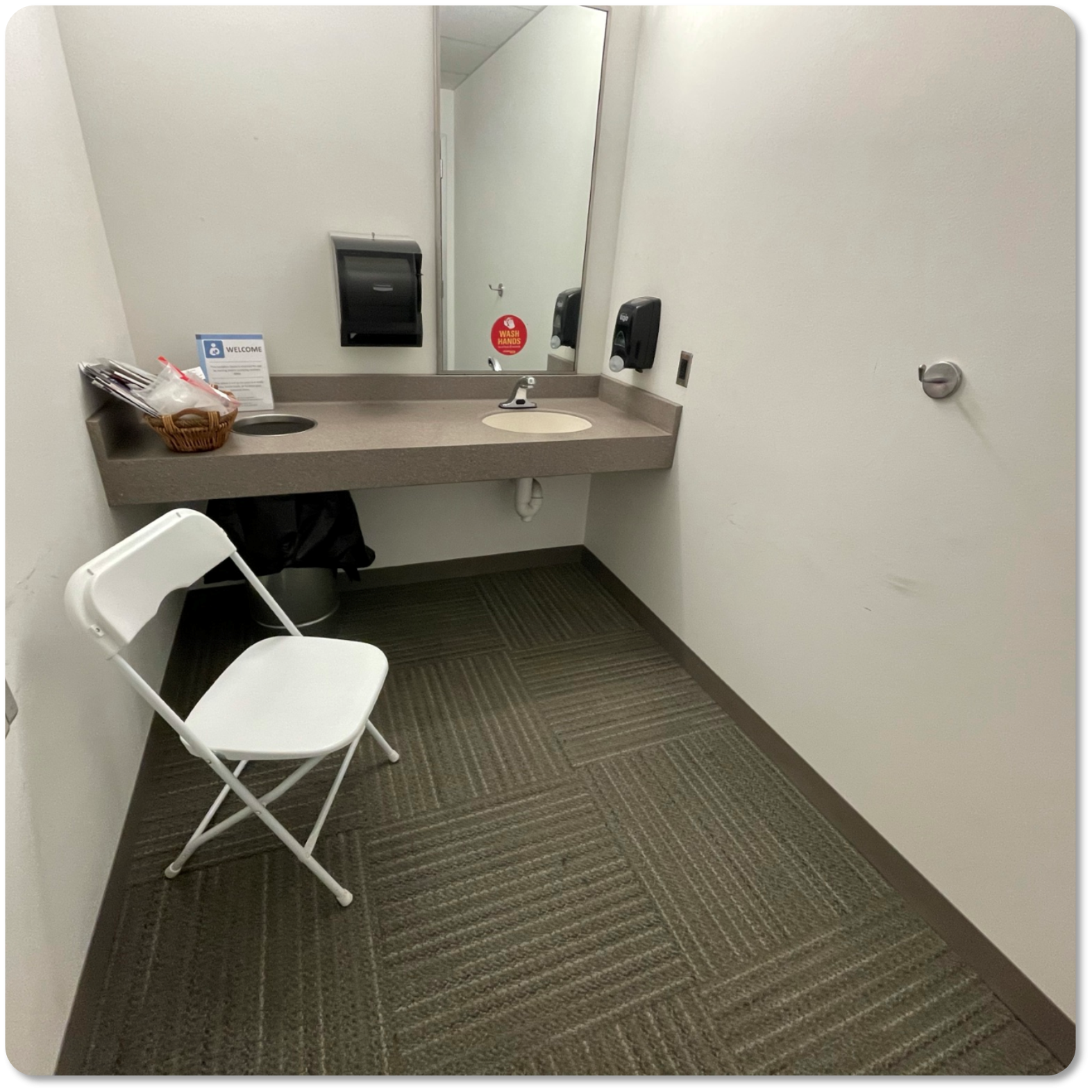 Chair and sink in Hach