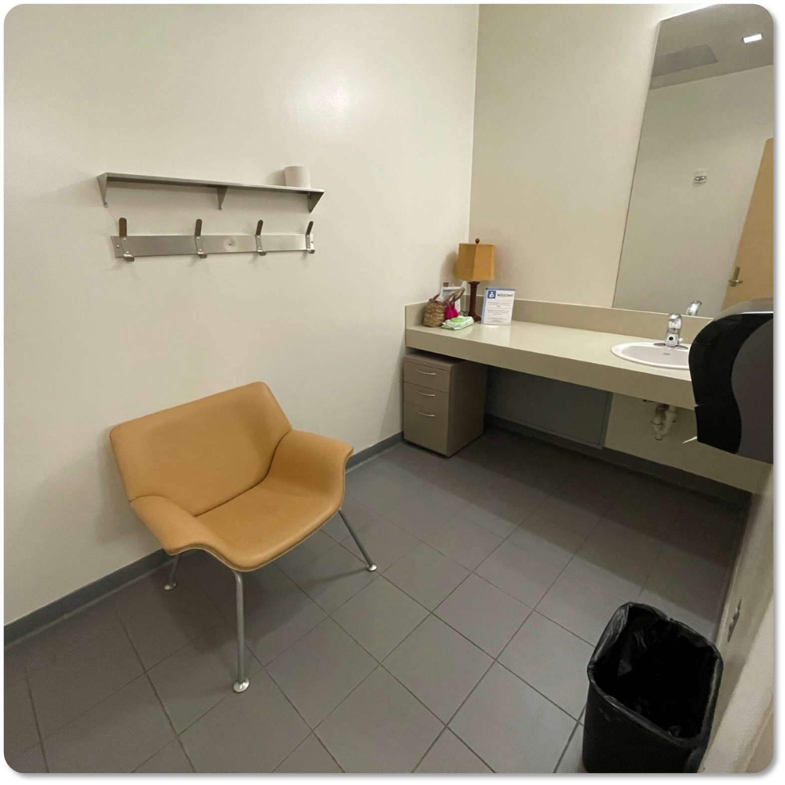 Chair and sink in Sukup